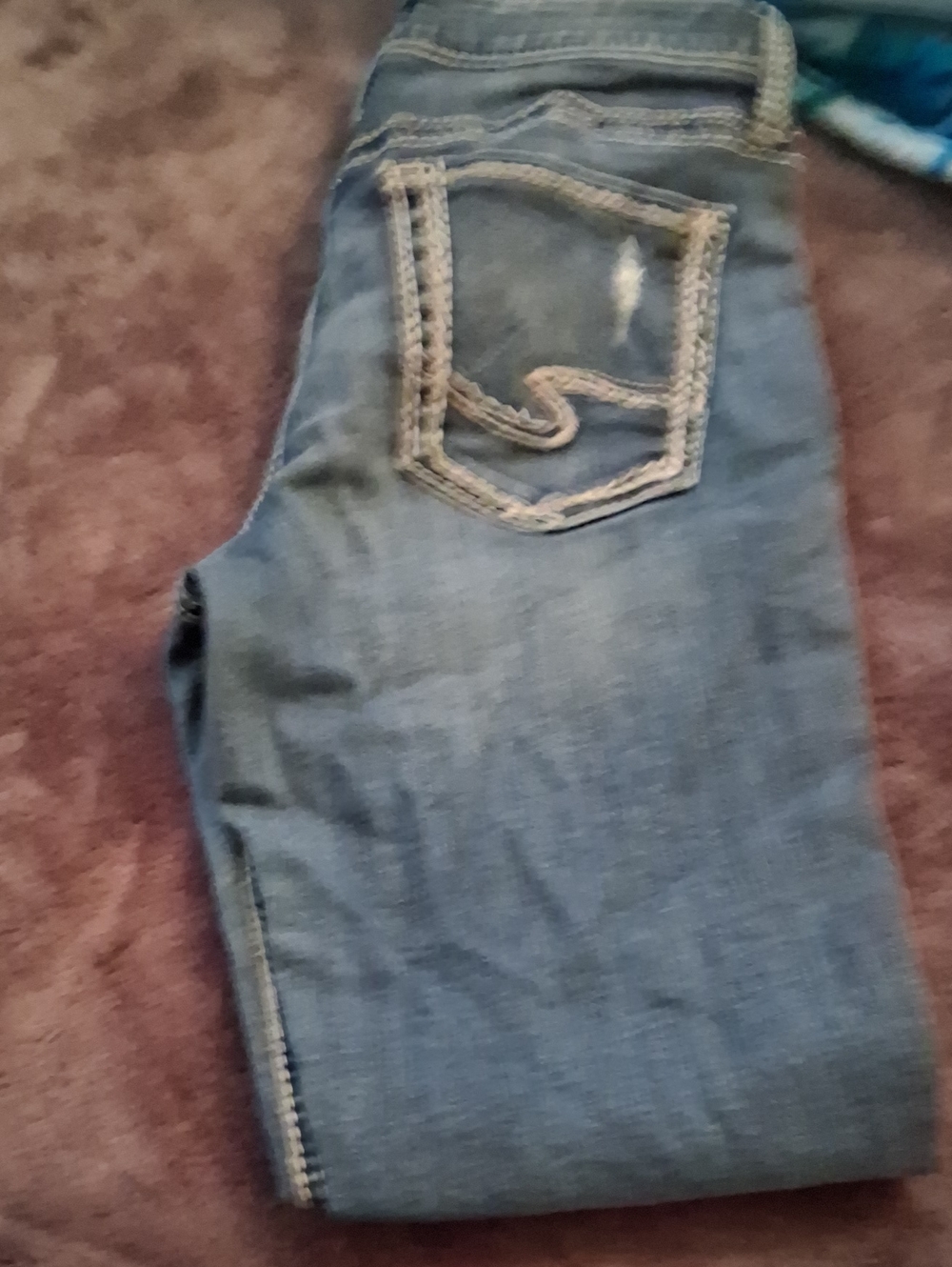 Silver Jeans Women's Medium Blue Skinny Jeans with Embroidered Back Pocket